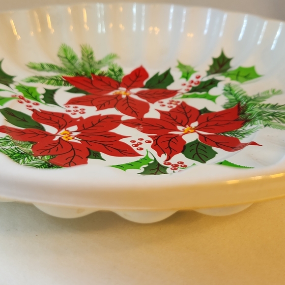 Retro White Round Plastic Red Poinsettia Christmas Cookie Tray - Picture 6 of 8